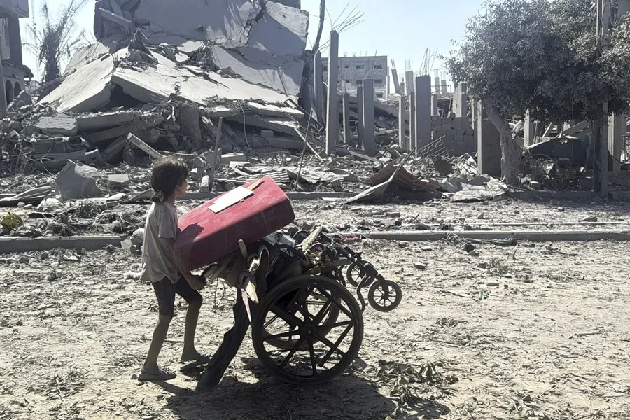 Israel sigue bombardeando Gaza pese a las negociaciones, con al menos 10 muertos