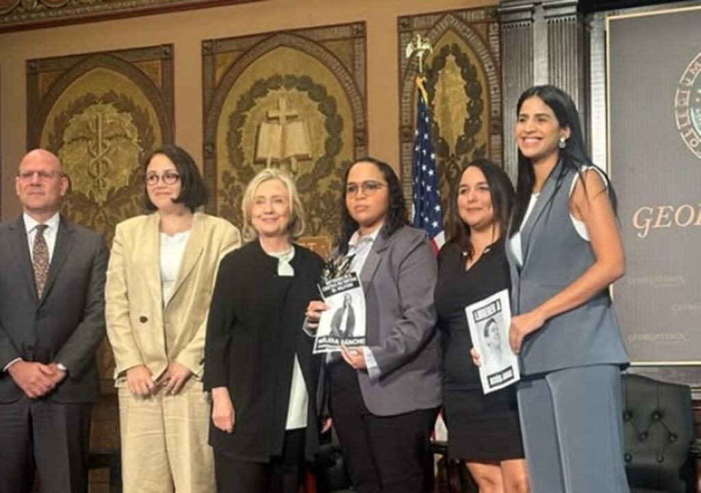 Hillary Clinton entregó premios a cuatro activistas venezolanas por su defensa de la democracia