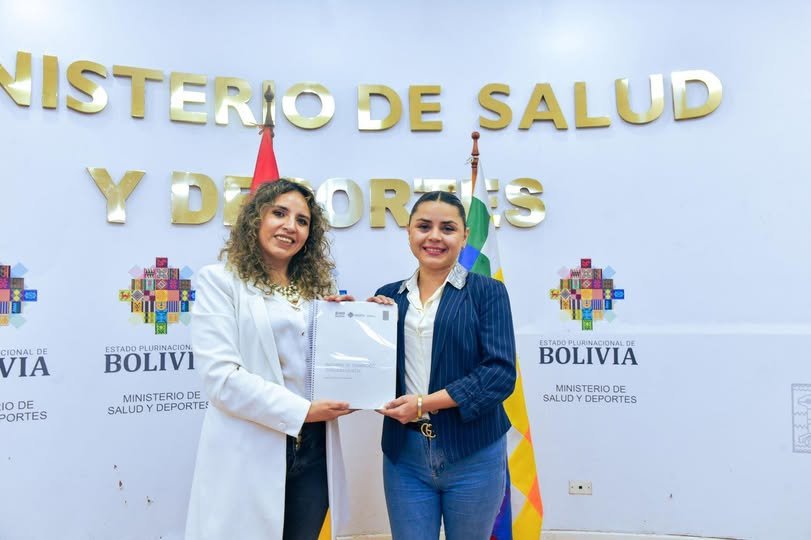 Ministra de Salud entrega informe sobre políticas al gobierno electo