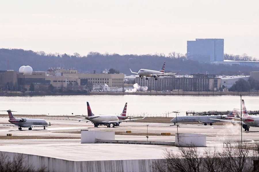Aeropuerto Ronald Reagan de Washington D. C. suspende vuelos por un alarmante problema de seguridad