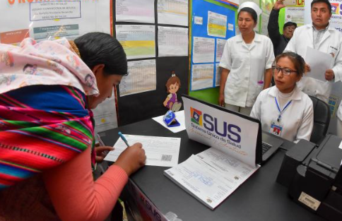 Gobierno mejorará Sistema Único de Salud sin alterar gratuidad, asegura ministra