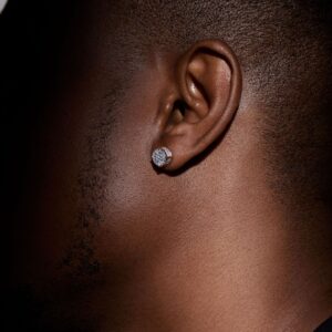 10-pendientes-para-hombres-que-quieren-estilo-sin-excesos.jpg