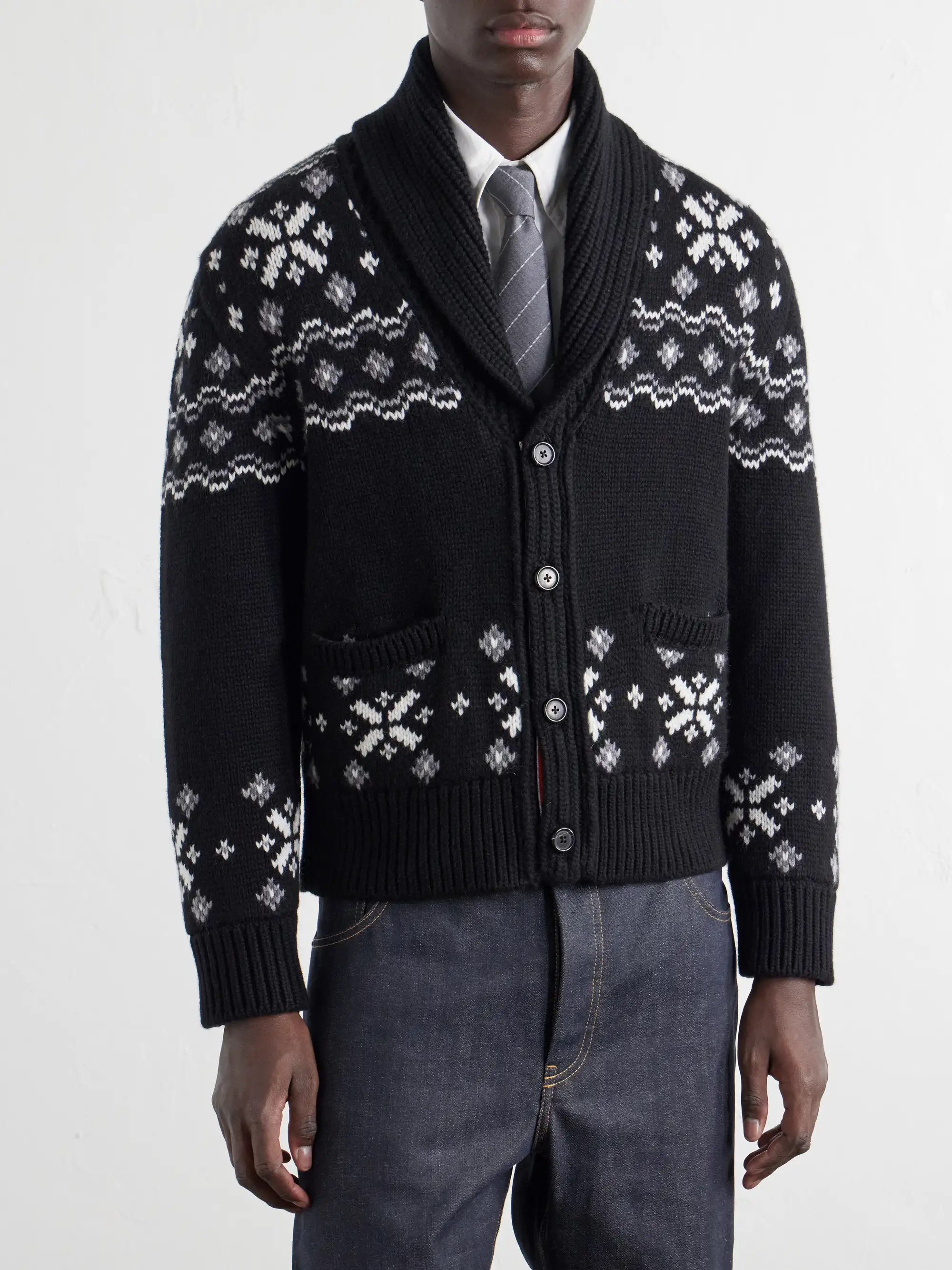 cárdigan-estilo-rave-de-cachemira-con-cuello-chal-thom-browne