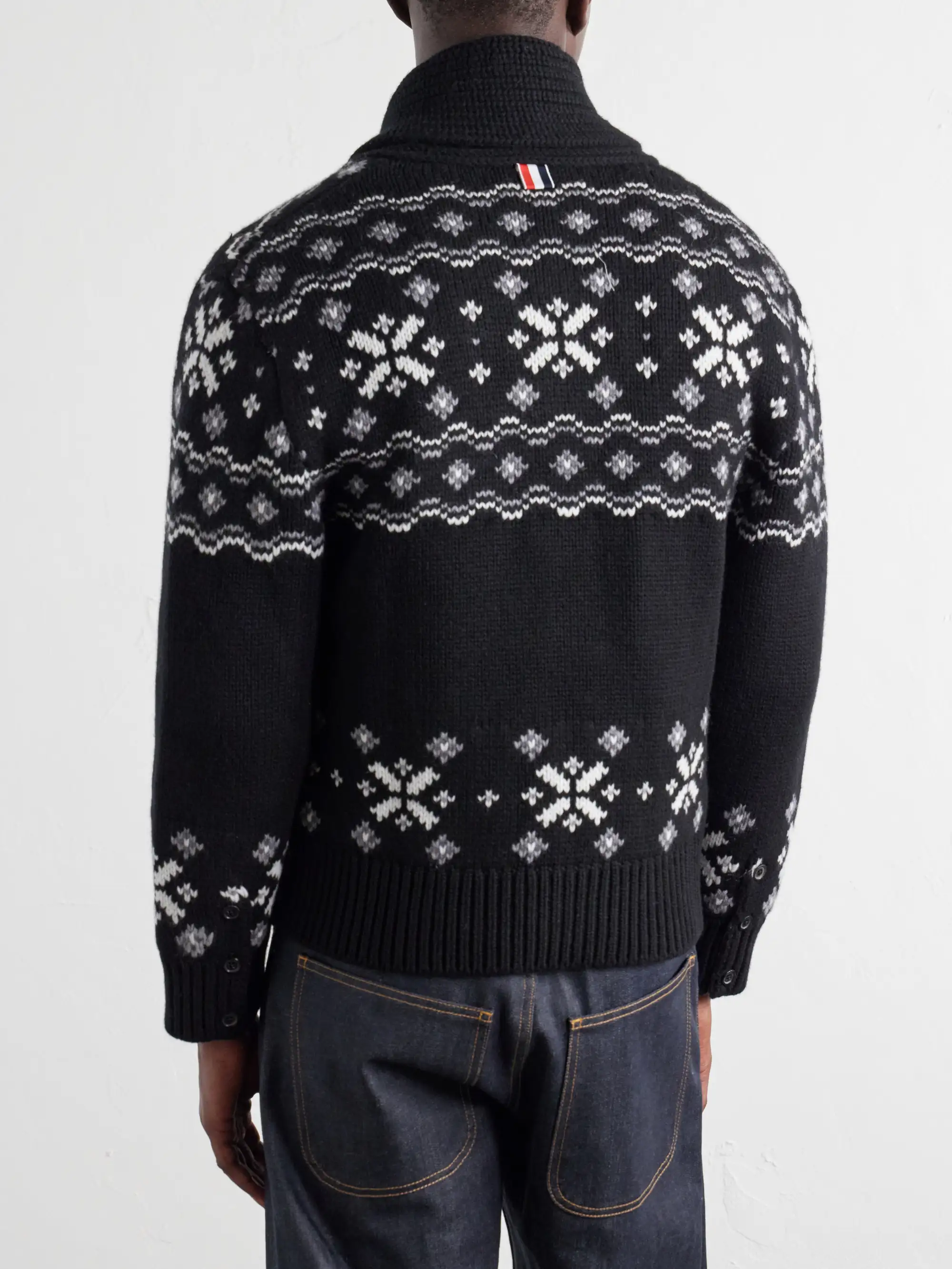 cárdigan-estilo-rave-de-cachemira-con-cuello-chal-thom-browne