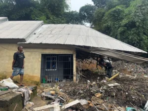 2-muertos-al-derrumbarse-un-vertedero-de-basura-en-un.webp
