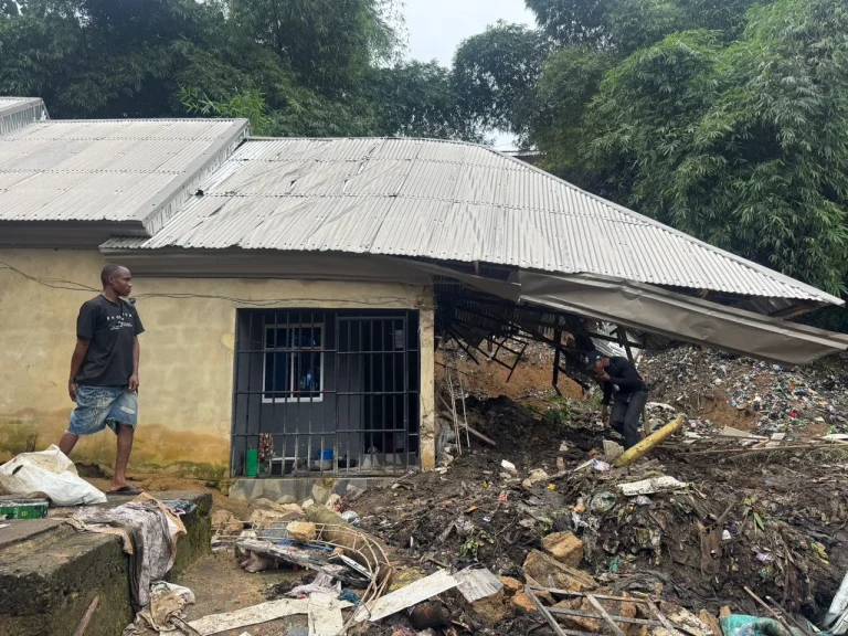 2-muertos-al-derrumbarse-un-vertedero-de-basura-en-un.webp