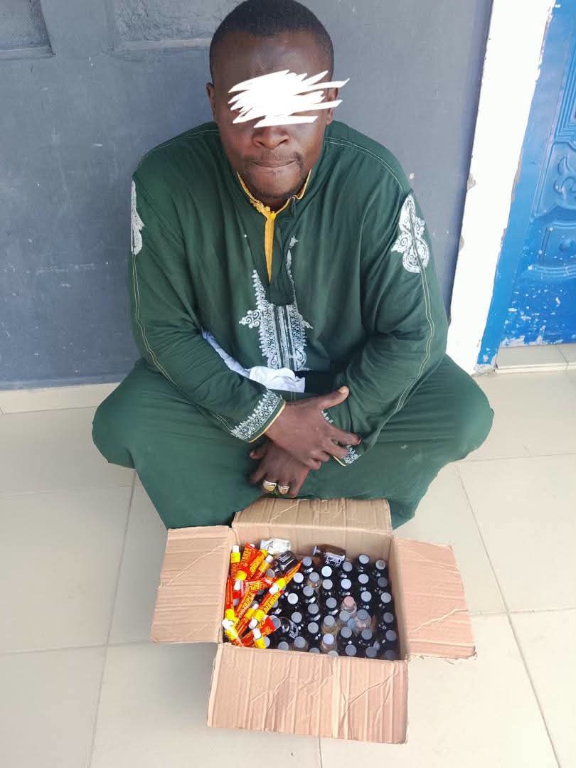 Detienen a presunto narcotraficante con 64 botellas de