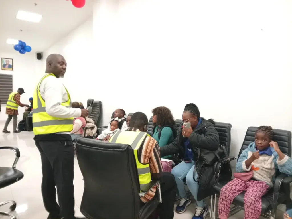 83-nigerianos-regresan-a-casa-desde-Sudafrica.webp