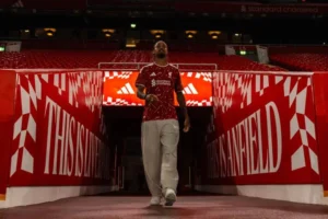 Acuerdo-cerrado-el-Liverpool-ficha-a-Barcola-procedente-del-PSG.webp