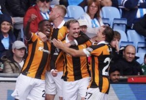 Ajayi-Awoniyi-Feature-y-Onyeka-resultaron-lesionados-cuando-Hull-derroto.jpeg