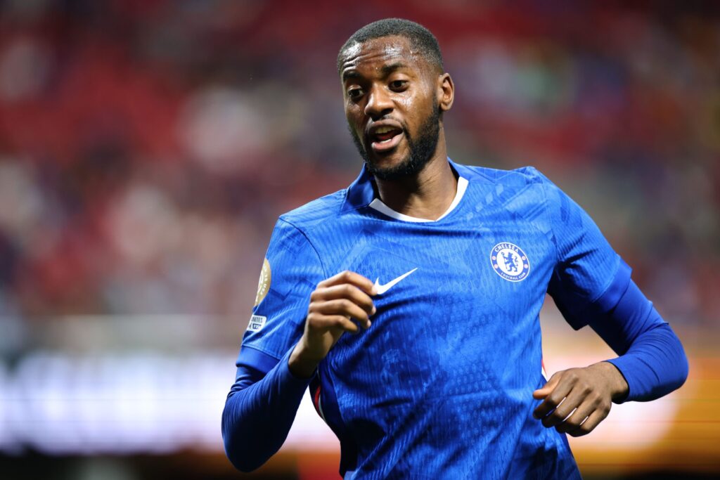 Aston-Villa-considera-movimientos-para-Adarabioyo-y-Tomori-como-reemplazo.jpg