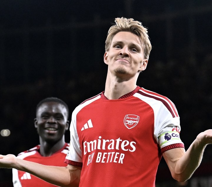 Awoniyi-y-Onyeka-aparecen-mientras-el-Arsenal-comienza-la-defensa.jpeg