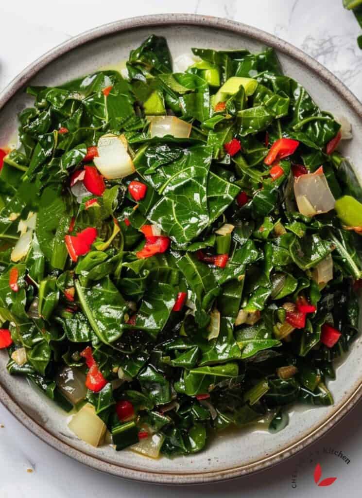 Un plato tradicional jamaicano de Callaloo, elaborado con hojas frescas de Callaloo y especias aromáticas.