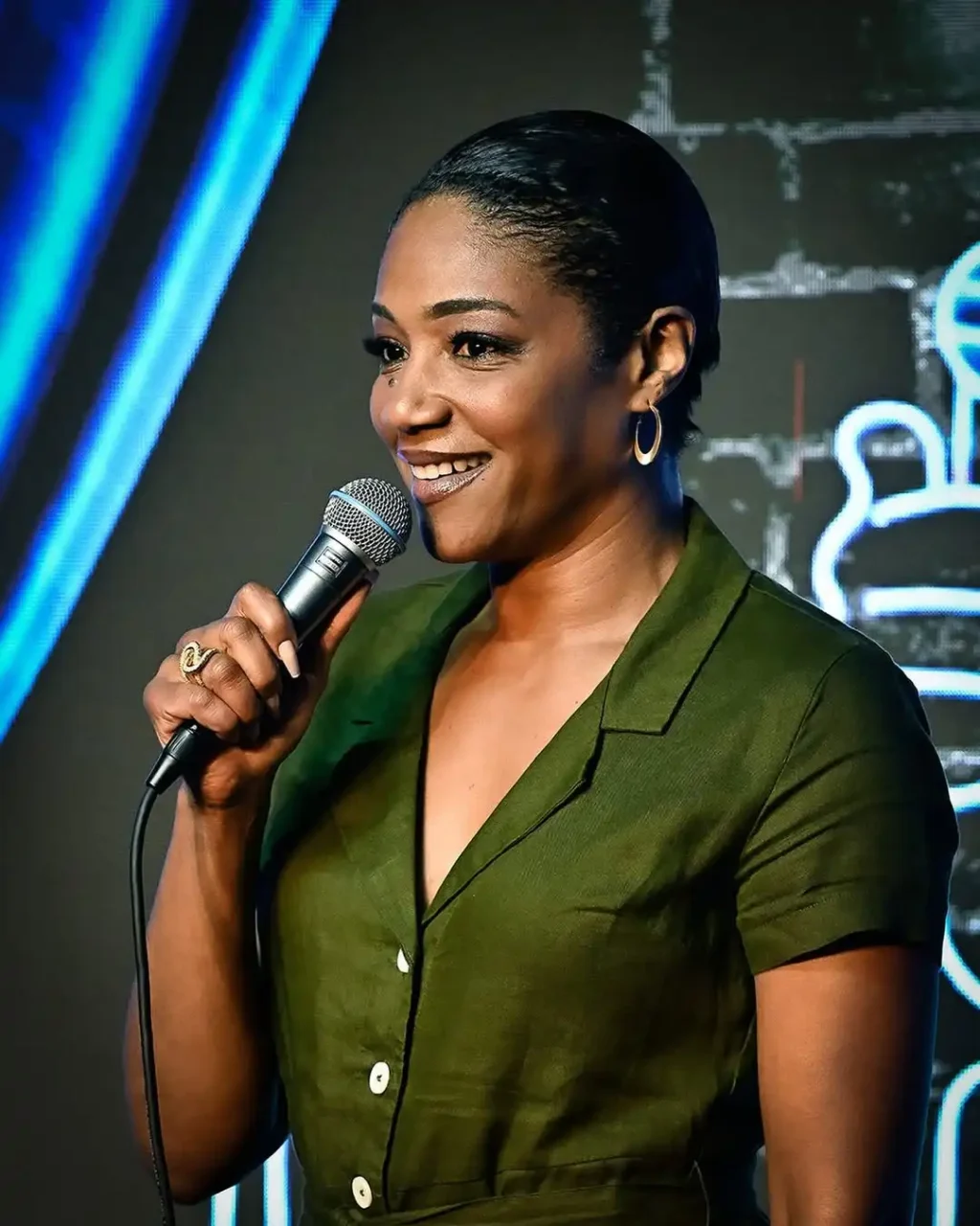 Deje-de-beber-por-completo-–-Tiffany-Haddish-celebra-3.webp
