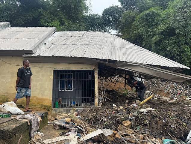 Dos-muertos-al-derrumbarse-un-vertedero-de-basura-en-un.jpg