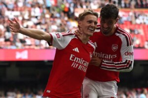 El-Arsenal-se-enfrenta-al-agotado-Aston-Villa-el-Tottenham.jpg