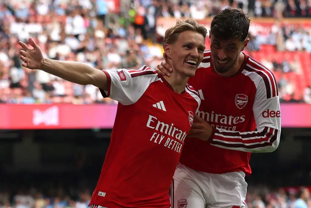 El-Arsenal-se-enfrenta-al-agotado-Aston-Villa-el-Tottenham.jpg