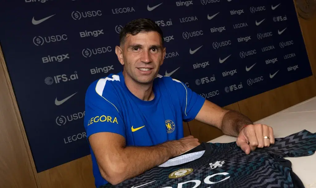 El-Chelsea-ficha-al-portero-Emiliano-Martinez-procedente-del-Aston.webp