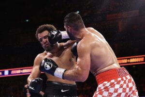 El-boxeador-britanico-nigeriano-Itauma-sufre-su-primera-derrota-en-una.jpeg