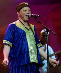 El-cantante-maliense-Salif-Keita-cancela-conciertos-en-Sudafrica-por.jpg