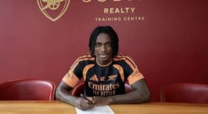 El-defensa-nigeriano-de-origen-ingles-Ogunneye-llega-al-Arsenal.jpeg