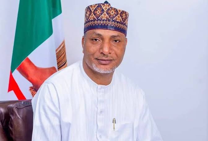 El-senador-Saliu-Mustapha-dimite-del-APC-en-Kwara.jpg
