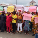 Familias protestan en Nigeria por niños secuestrados hace casi 100 días en el estado de Borno