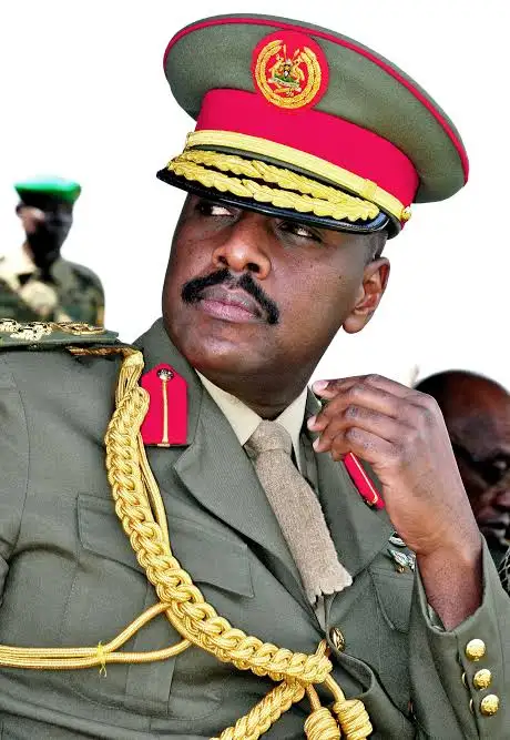 Hijo-del-presidente-de-Uganda-anuncia-su-candidatura-en-2031.webp