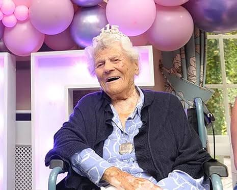La-persona-mas-anciana-del-mundo-Ethel-Caterham-cumple-117.jpg