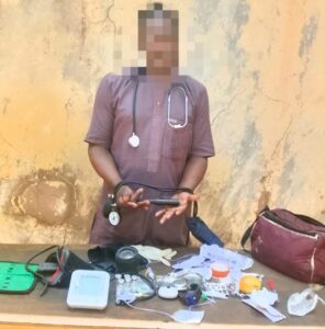 La-policia-arresta-a-un-medico-falso-y-destruye-un.jpg