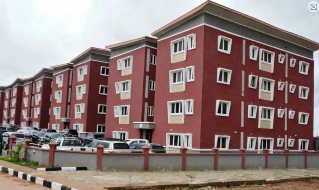 Lagos-necesita-6-billones-de-naira-al-ano-para-resolver.webp
