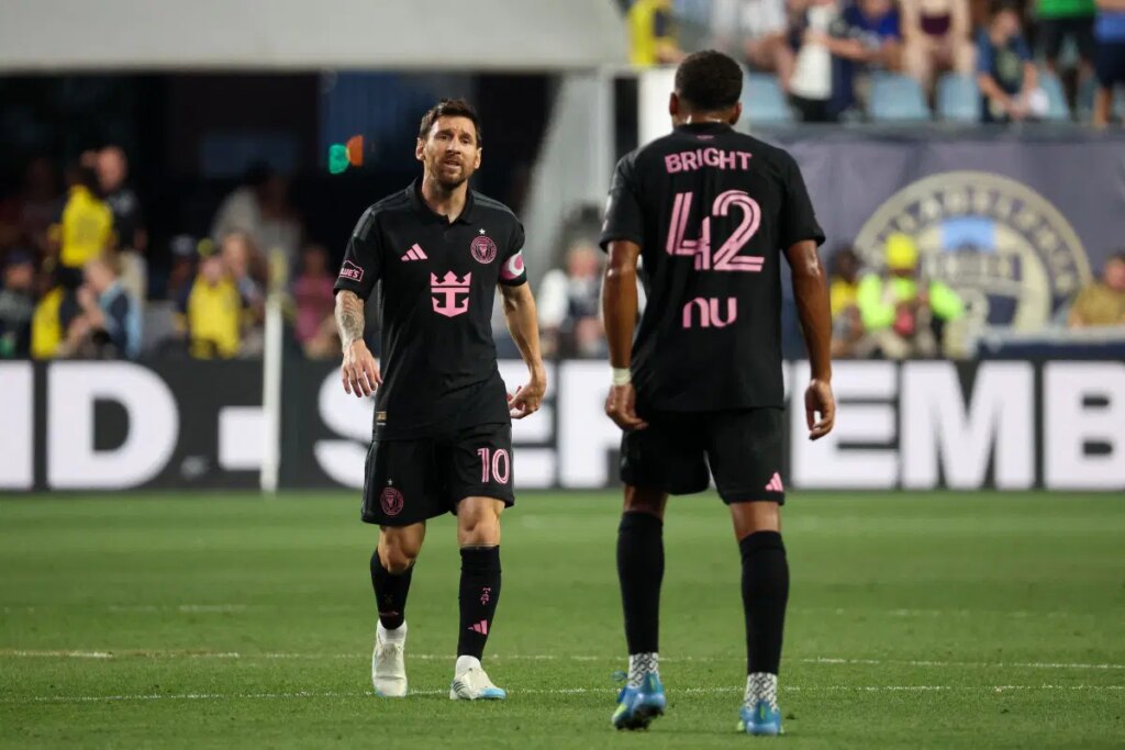 Messi-marca-el-primer-gol-desde-la-muerte-de-su.jpg