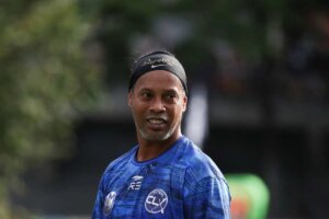 Ronaldinho-46-​​anos-sale-del-retiro-y-ficha-por-el.jpeg