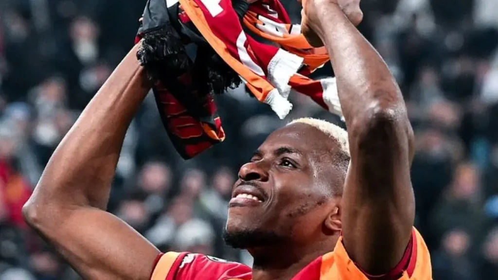 Saha-Osimhen-espera-la-llamada-del-Man-United.webp