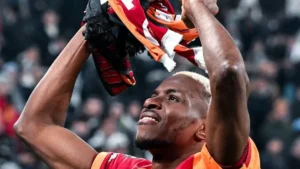 Saha-Osimhen-espera-la-llamada-del-Man-United.webp