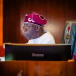 Tinubu suspende a 3 secretarios permanentes y ordena arrestar al promotor de una agencia falsa