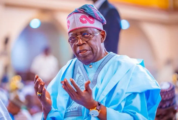 Tinubu-suspende-tres-sesiones-permanentes-y-ordena-arresto-mientras-el.webp