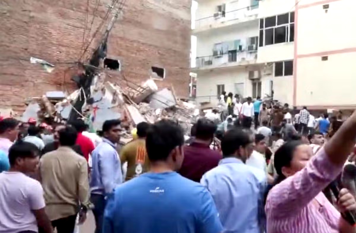 Al menos seis muertos y muchos heridos tras el derrumbe de un edificio en Delhi 
