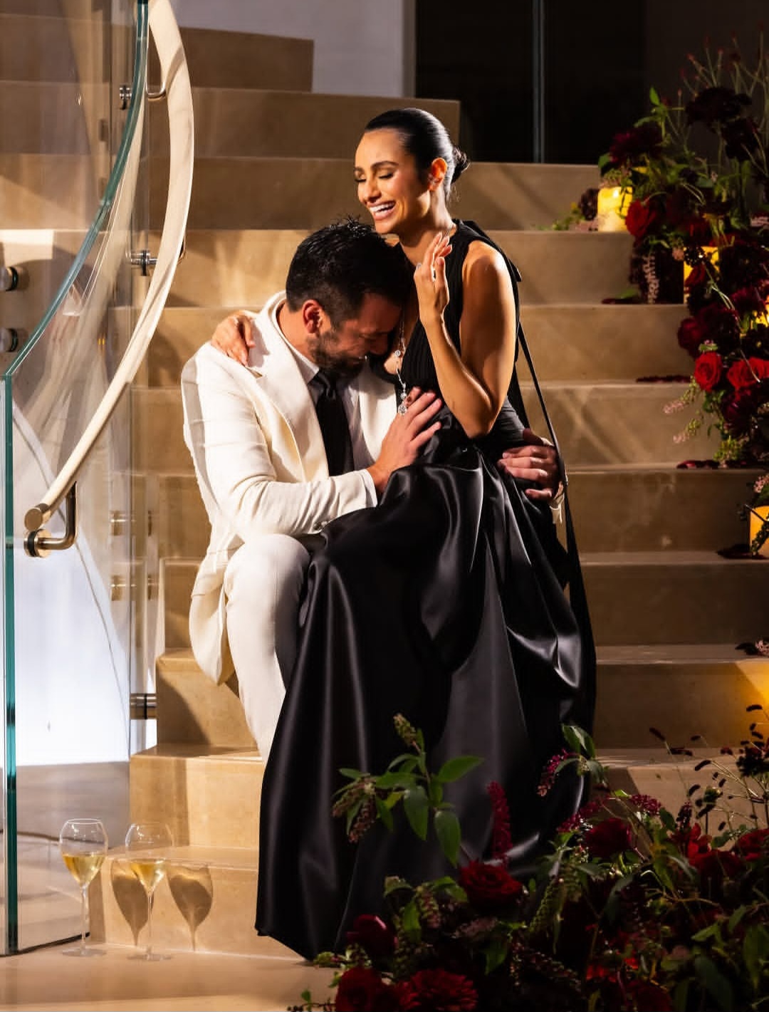 Nazanin Mandi, exesposa del cantante Miguel, está comprometida