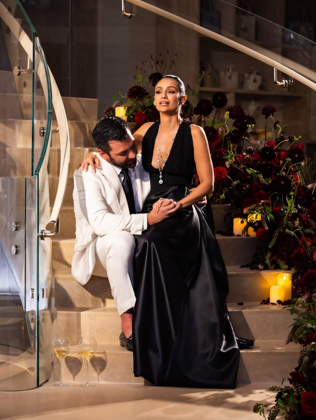 Nazanin Mandi, exesposa del cantante Miguel, está comprometida