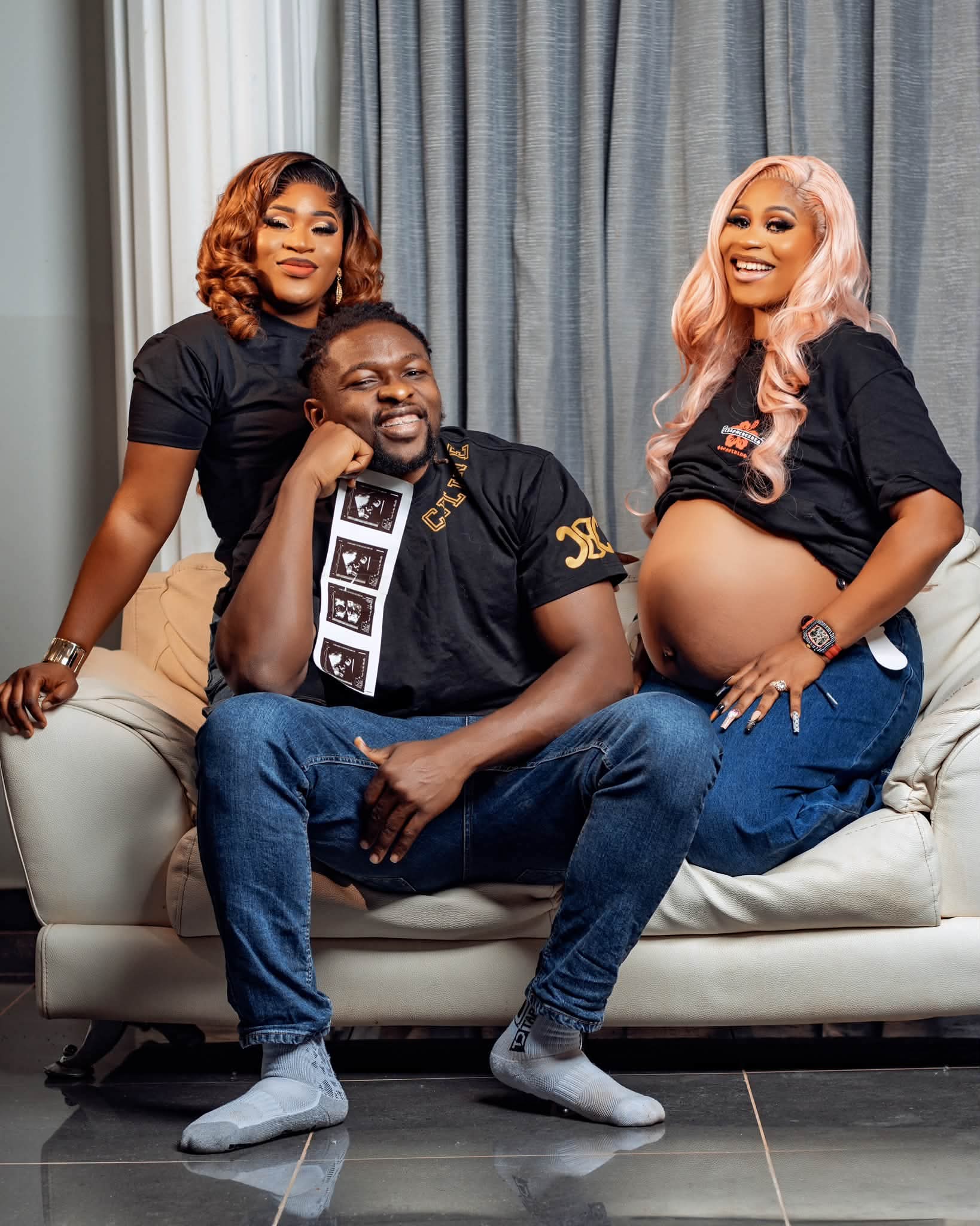 Un hombre ghanés polígamo comparte fotos de maternidad con sus dos esposas