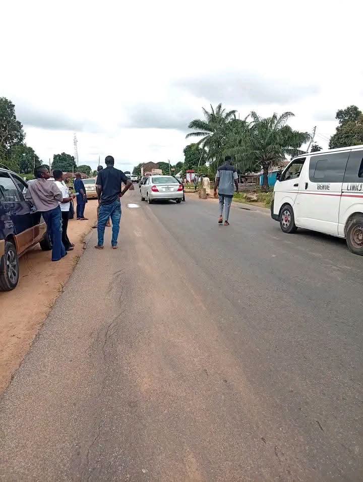 Los residentes protestan mientras hombres armados supuestamente secuestran a 18 dolientes en la comunidad de Benue