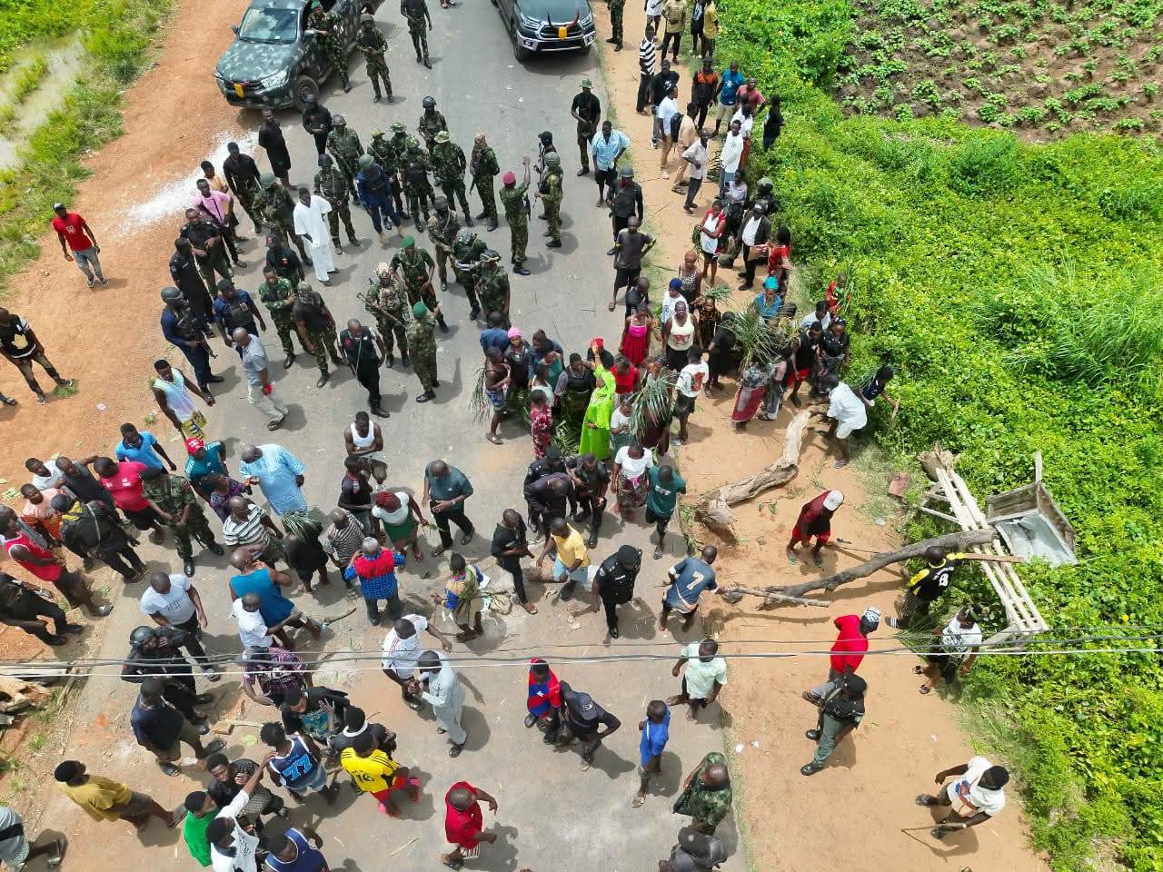 Los residentes protestan mientras hombres armados supuestamente secuestran a 18 dolientes en la comunidad de Benue