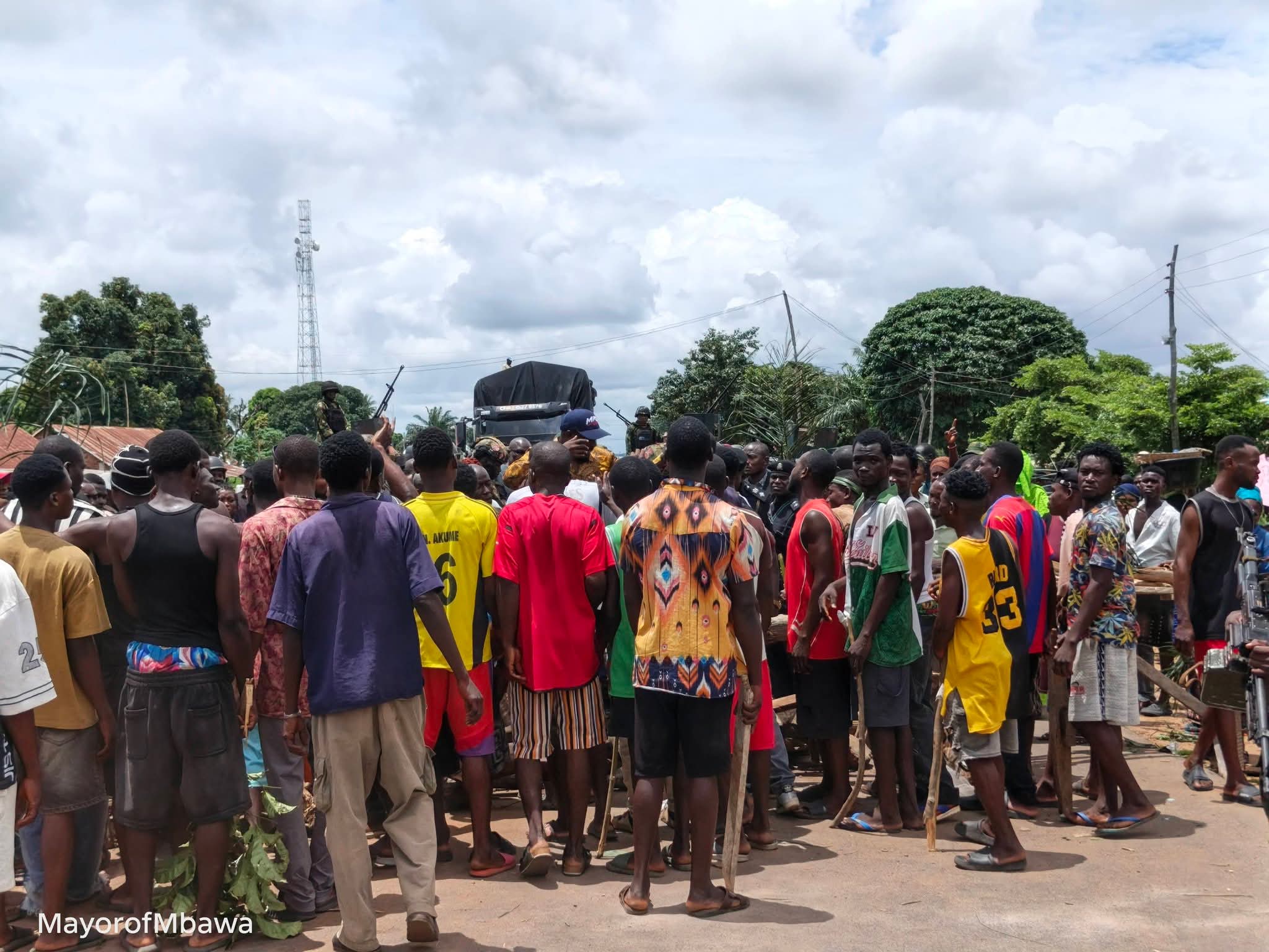 Los residentes protestan mientras hombres armados supuestamente secuestran a 18 dolientes en la comunidad de Benue