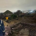 A d!es mientras el edificio se derrumba durante la demolición en Lagos