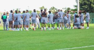 AFCON-2027Q-20-jugadores-llegan-al-campamento-de-Super-Eagles.jpg