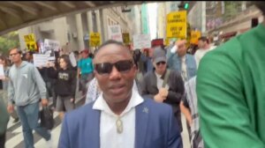 AGNU81-Sowore-se-une-a-la-protesta-en-la-ciudad.jpg