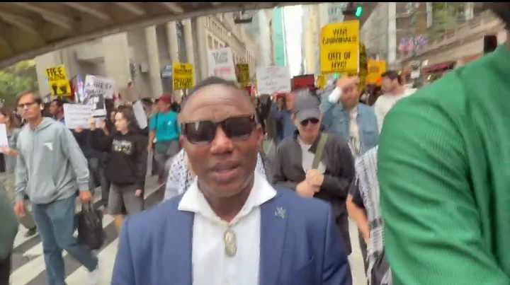 AGNU81-Sowore-se-une-a-la-protesta-en-la-ciudad.jpg