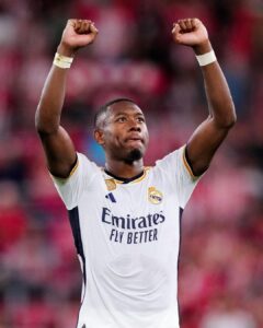 Alaba-se-prepara-para-convertirse-en-companero-de-Okoye-en.jpg