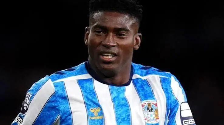 Awoniyi-recibe-tarjeta-roja-en-la-derrota-de-Coventry-por.jpeg